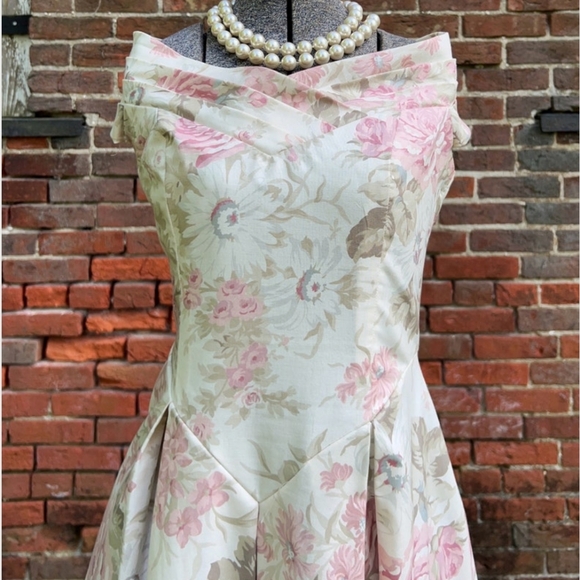 Vintage 1980s Laura Ashley floral off the shoulder dress size US 6 - Picture 4 of 8